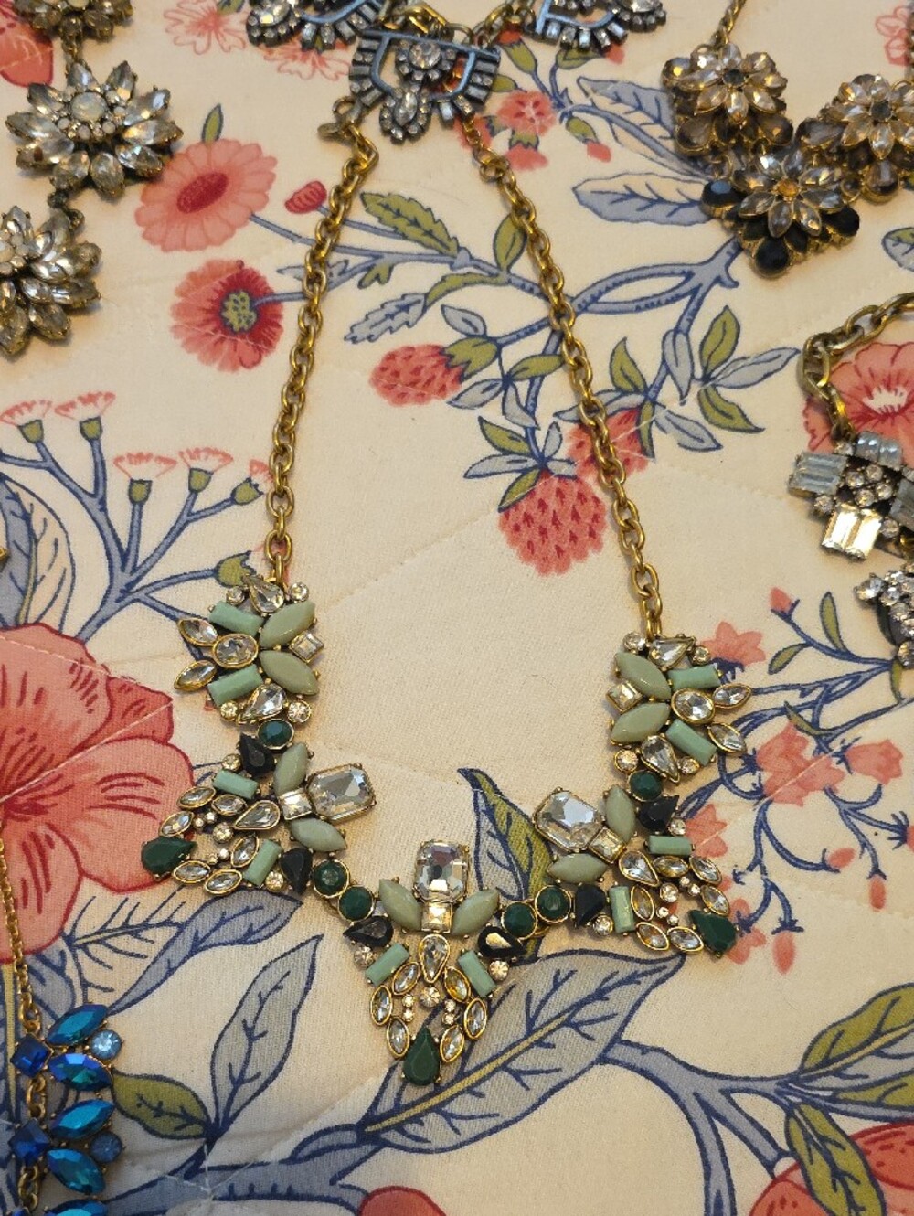 13 Assorted Women’s Statement Necklaces in Multi-Color - Picture 4 of 11